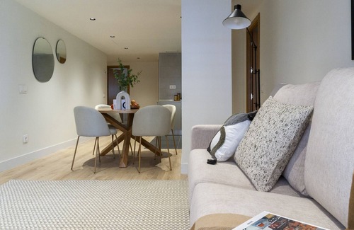Nueva Espana Apartment | Housing Castellana XVII by Sharing Co