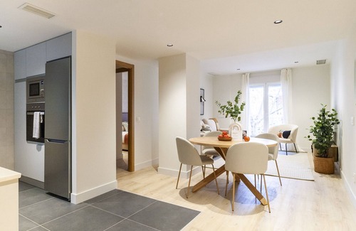 Nueva Espana Apartment | Housing Castellana XVII by Sharing Co