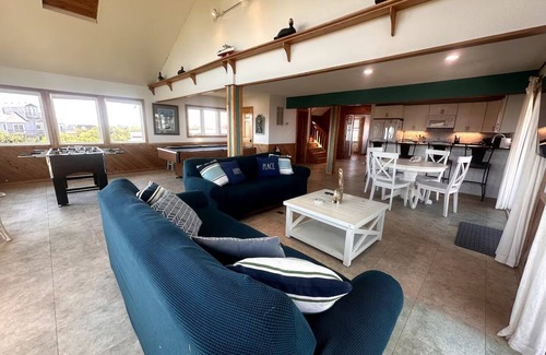 Avon House | How You Dune? Dog-Friendly Semi-Oceanfront in Avon!