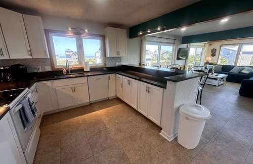 Avon House | How You Dune? Dog-Friendly Semi-Oceanfront in Avon!