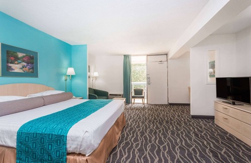 Commerce Hotel | Howard Johnson by Wyndham Commerce GA