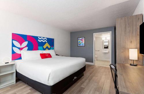 Kissimmee Hotel | Howard Johnson by Wyndham Orlando Lake Buena Vista South