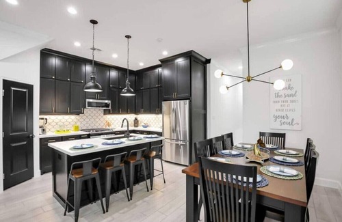 Flour Bluff House | Howdy Holiday: Laguna Oasis