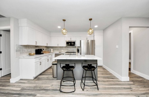 Brookhollow House | HTX/Oak Forest/77018 - Remodeled Home