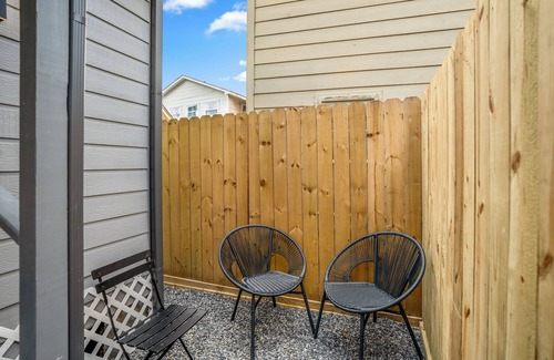 Greater East End Apartment | HTX Ultra Hotel Suite #2