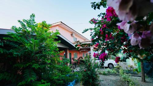 Semporna Villa | HUAQIAO HOME 侨之家免费供早餐free breakfast served