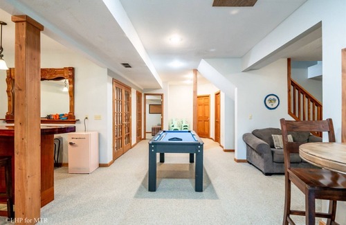 Northface House | Huck`s Place - 118 Brookside DrivennHuck`s Place - Great Access to Local Hiking Trails, Air Conditioning, Pool Table, Pet Friendly