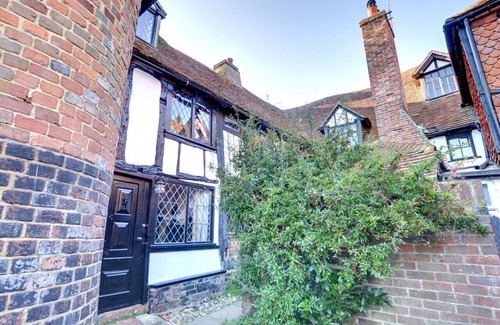 Rye House | Hucksteps Row - Two Bedroom House, Sleeps 3