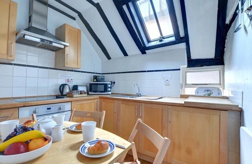 Rye House | Hucksteps Row - Two Bedroom House, Sleeps 3