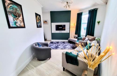 Huddersfield House | Huddersfield Town Canal Retreat pet friendly
