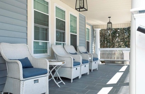 Woodruff House | Huge 14 guest Victorian home in fabulous Spartanburg SC with luxury fixtures.