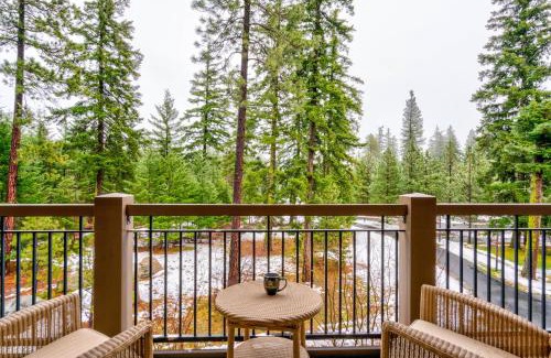 Cle Elum Apartment | Huge 2 Connecting Rooms with Kitchen & Balcony