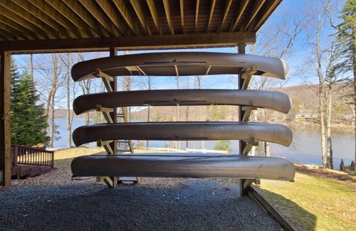 Greentown House | *HUGE 5000SF* Lake Wallenpaupack 250FT Lakefront,Beach Sleeps 12 +Boats included