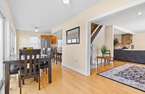 Colchester House | Huge Camp with Private Beach Sunset Views and Beach Toys