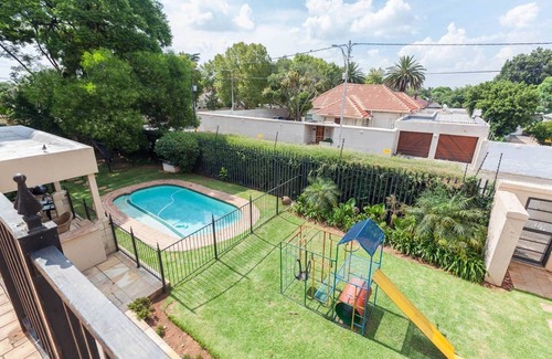 Greater Johannesburg Metropolitan Area House | Huge House with Separate Cottage
