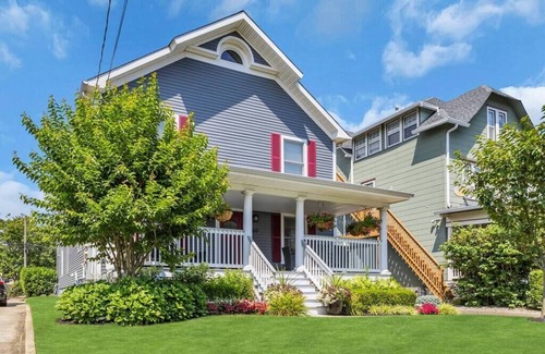 Asbury Park House | Huge Modern 4BR Apt. Porch&Parking, 2 Blks to Bch!