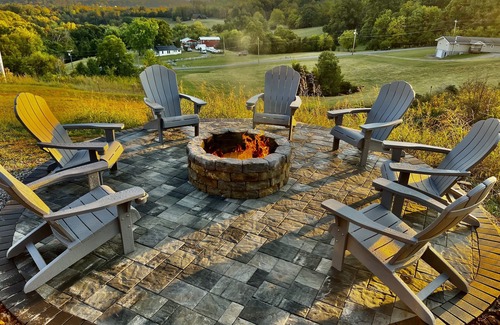 Kodak Cabin | Huge Mountains ⛰ Wheelchair Accessible, Sauna, Hot-tub, Pool table, Fire pit
