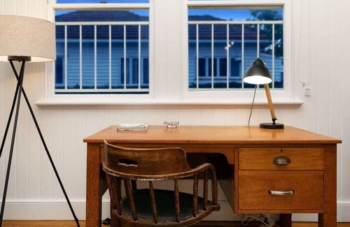 Indooroopilly House | Huge Pool|Indooroopilly Queenslander|Pet Friendly