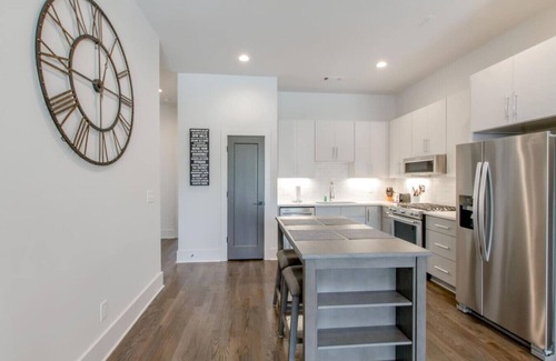 Midtown Apartment | Huge Stunning Townhome - Private Viewing Terrace
