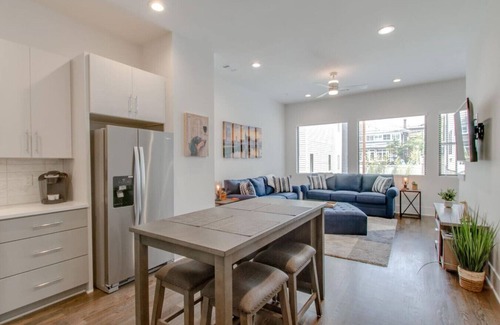 Midtown Apartment | Huge Stunning Townhome - Private Viewing Terrace
