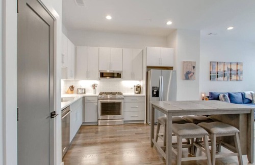 Midtown Apartment | Huge Stunning Townhome - Private Viewing Terrace