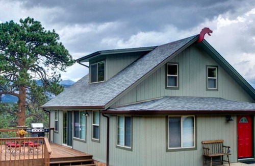 Estes Park Cottage | Huge Views, 15 Acre Private Estate, Wildlife, Multi-Family Cottage Near RMNP
