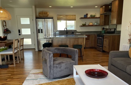 Pacific House | Humboldt Mid-century Bayview Escape
