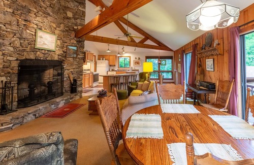 Glenville Cabin | Hummingbird Haven - Spacious, Cozy Cabin Walking Distance to the Lake!