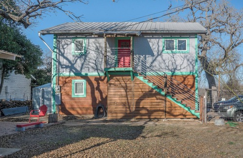 Kerrville Apartment | Hummingbird Hill nCharming, centrally located 1-bedroom apartment in Kerrville