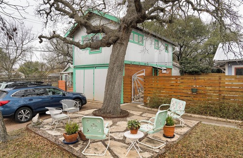 Kerrville Apartment | Hummingbird Hill nCharming, centrally located 1-bedroom apartment in Kerrville