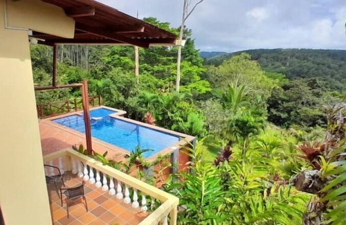 Cerro Azul House | Hummingbird House/Casa de Colibri