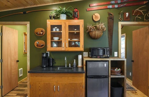 Vandergrift Cabin | Hungry Hollow Hideaway - Luxury Cabin on Private Acreage