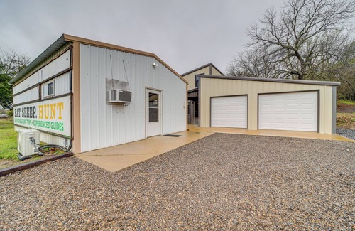 Daisy House | Hunt, Fish & Enjoy the Outdoors: Rural Atoka Home