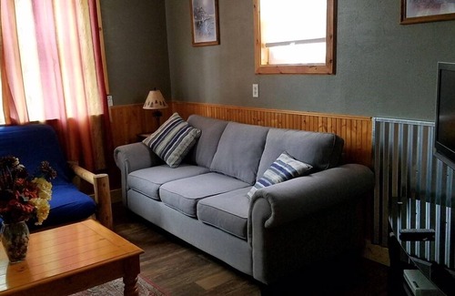Hankinson Cabin | Hunter Friendly accommodations at the Flock-Stalker Lodge