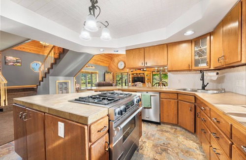 Paris House | Hunters Retreat Special!