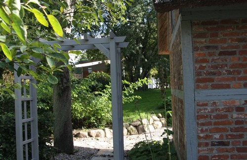 Schierensee House | Hunting lodge under thatch on an idyllic horse farm