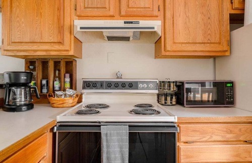 Skykomish Cabin | Hunts Hut: spa, riverfront view, generator, 15mi to ski hill!