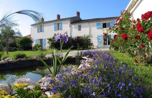 Chaille-les-Marais Apartment | Huppe Fasciee, Gîte Indépendant 2 Pers, Piscine Chauffée, Sud Vendée Littoral