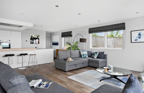 Exeter House | HUXHAM VIEW AND ANNEX, pet friendly, with hot tub in Stoke Canon