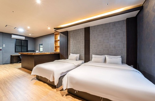 Hwaseong Hotel | Hwaseong Drama