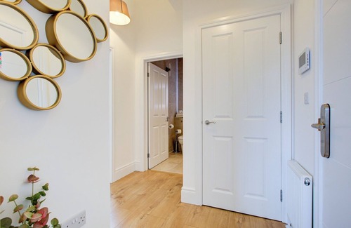 Coombe Vale Apartment | Hybrid Resi - New Malden |1 Bed Apartment