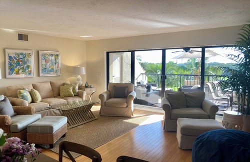 Pelican Bay Condo | Hyde Park 406A in Pelican Bay Naples Fl Spacious 3 bedroom condo fully equipped