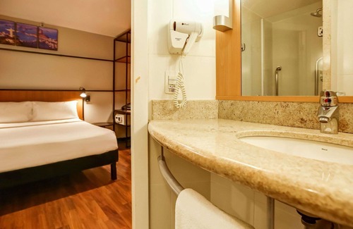 Copacabana Hotel | ibis Copacabana Posto 2 Hotel
