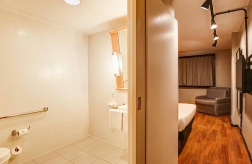 Copacabana Hotel | ibis Copacabana Posto 2 Hotel