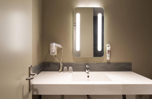 Necker Hotel | Ibis Paris Tour Montparnasse 15Ème