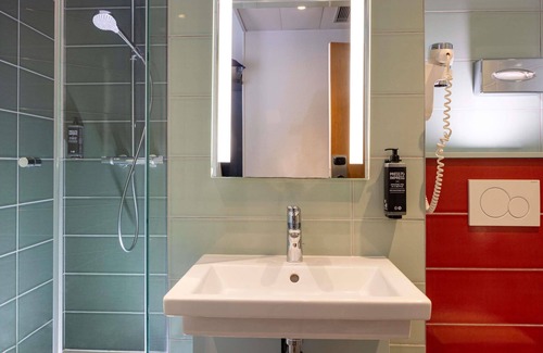 L'Europe Hotel | ibis Styles Paris Gare Saint Lazare