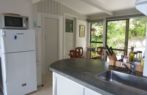 Coopers Beach House | ICONIC KIWI BACH WITH GLORIOUS SEA VIEWS