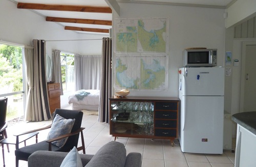 Coopers Beach House | ICONIC KIWI BACH WITH GLORIOUS SEA VIEWS