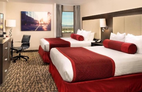 Gateway District House | Iconic of Las Vegas! 3 Modern Units, Game Room, 2 Pools, Casino, FREE Parking!