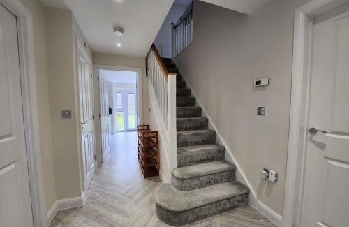 Wellingborough House | Ideal For Business, Leisure And Relocation - Rated Perfect For Weekly & Monthly Stays - Book Today!